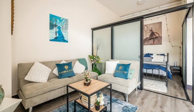 GLOBALSTAY. Modern Light 1BD Apt in DT Hamilton. Free Parking