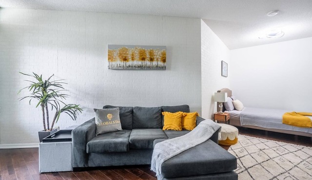 GLOBALSTAY. Modern 1 Bedroom + Den Unit Downtown
