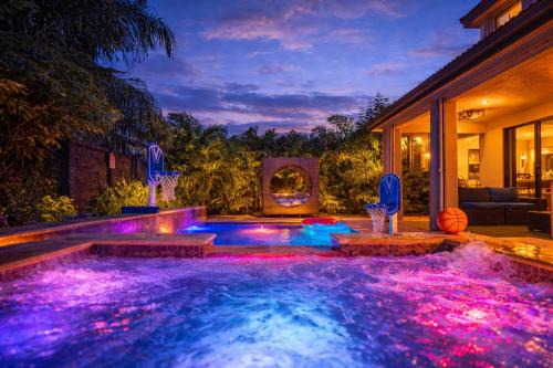 Glow Lakefront Villa, Heated Pool - Spa, 4K Cinema