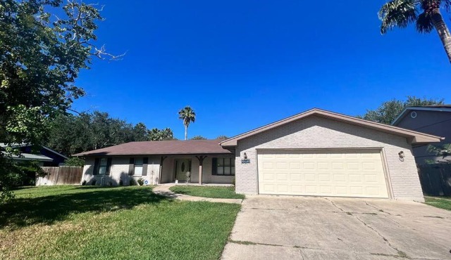 Gorgeous home with a pool 2600 sqft
