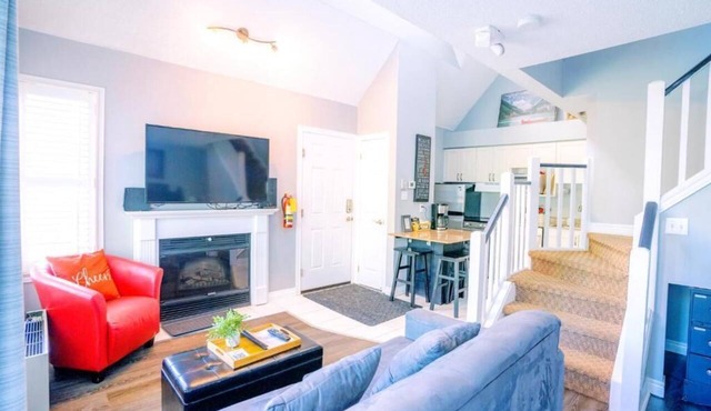 Gorgeous Loft in Heart of Blue Mountain