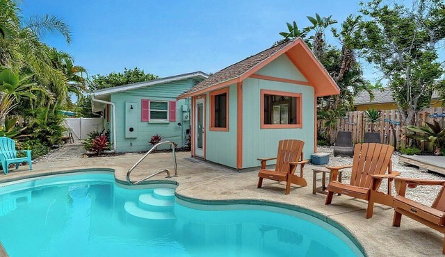 GREAT COTTAGE w/Heated Pool, Dog- See Note - Allowed | Prime Beach Location | Dog-Friendly | Sleeps 6 | Steps to Beach, Dining.