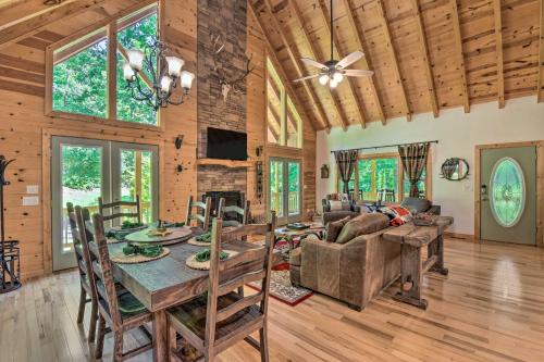 Great for Families! Lavish Hiawassee Cabin