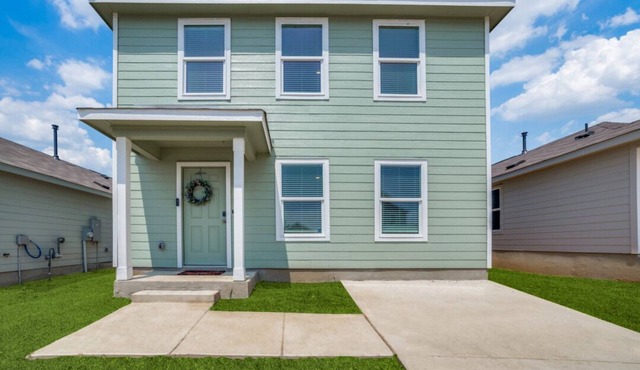 Great Green House -Comfort, Location, & Amenities