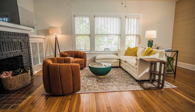 GREAT LOCATION! Charming Home Downtown San Antonio