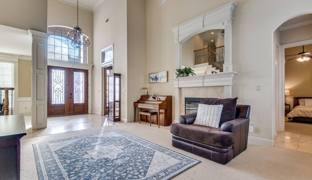 Great location! Spacious executive home in Arlington