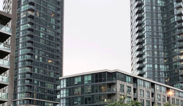 *Ground Floor 2BR 2BA Patio/Pool/Gym/BBQ/Prkg/Lake *Famous Waterpark City Condos
