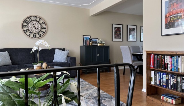 Hammer Haus III - Sleeps 8 - Near UW - Waterloo