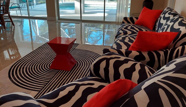 HEATED POOL-LANAI-BBQ-5 Mi to BEACH-WASHER/DRYER-TENNIS-GOLF-BLISSFUL RETREAT