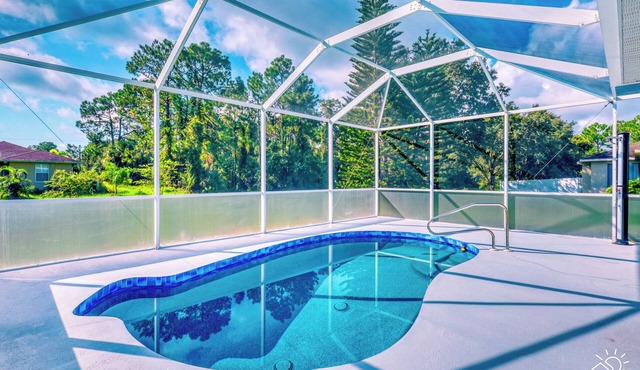 Heated SALT Pool - 3bd - Sunny