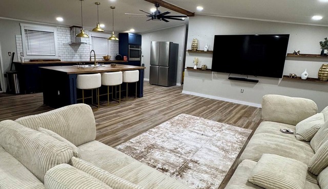 Hidden Dreams Retreat: Luxury Renovated Escape in Blackshear Ga