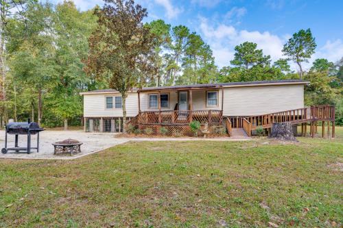 Hike & Relax: Tranquil Wooded Escape in Hockley