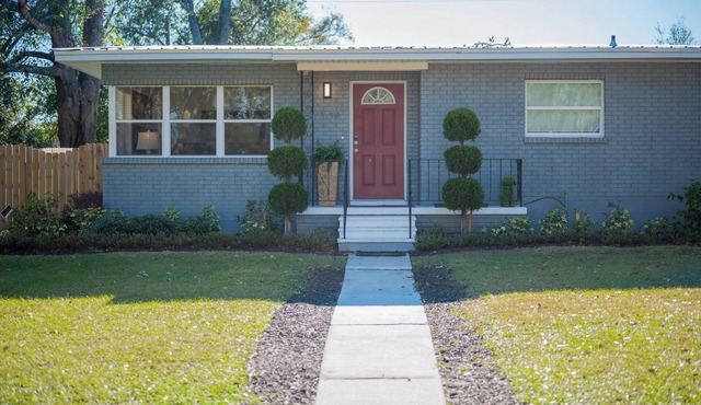 Hillside Haven - 4BR LKLD Pool Home