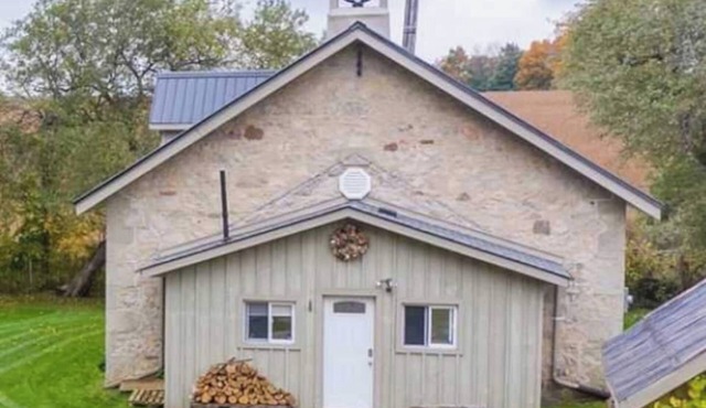 Historic 1873 Schoolhouse Retreat, West Grey