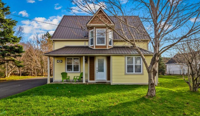 Historic 3BR W Modern Comforts In Holyrood