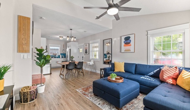 Historic Cottage Walk to Downtown St Augustine Free Parking Sleeps 4