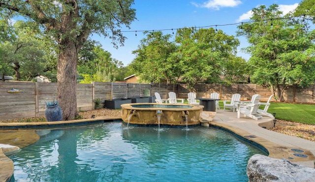 Holiday House - Pool, Boat Lift, & Lake Access