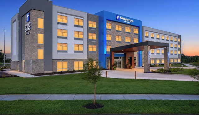 Holiday Inn Express & Suites Overland Park South