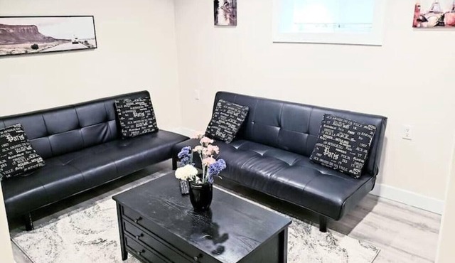 🌺Home away from home! Entire 🏡 Large 2 floor 5 bedroom home ,free parking