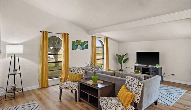 Home Away From Home Pet Friendly 3Bed 2Bath