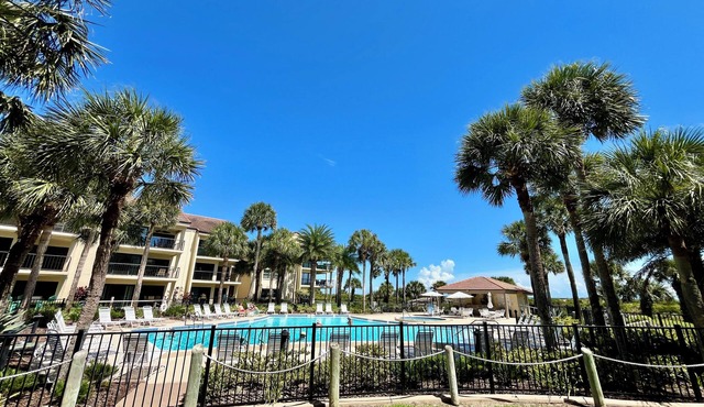 Homey sanctuary with easy access to the pool and boardwalk!