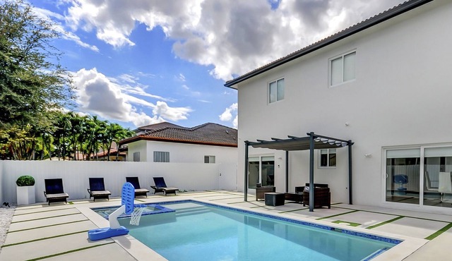 House Miami/Game Room/HeatedPool &Jacuzzi/16Sleeps