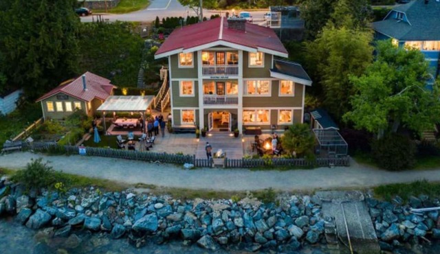 Iconic 3-Story Waterfront 'Marina House' w/View