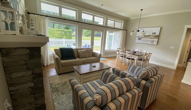 Immaculate, Beautifully designed, Spacious Villa 2 min walk to the Beach