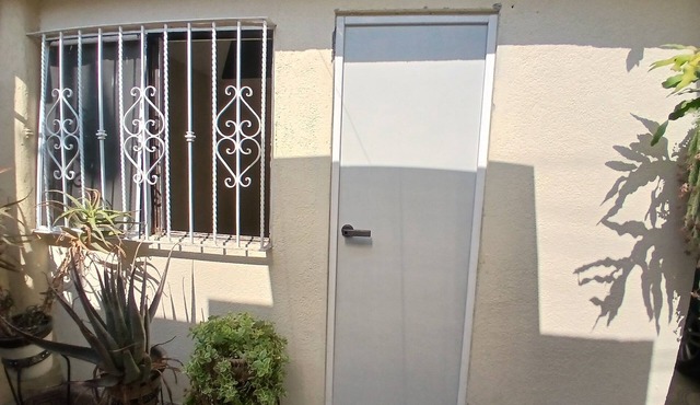 Independent room, 2 persons, near Peña de Bernal and vineyards.