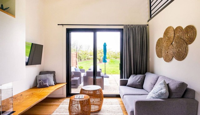 Inn The Orchard, Modern Cottage, private Hot Tub