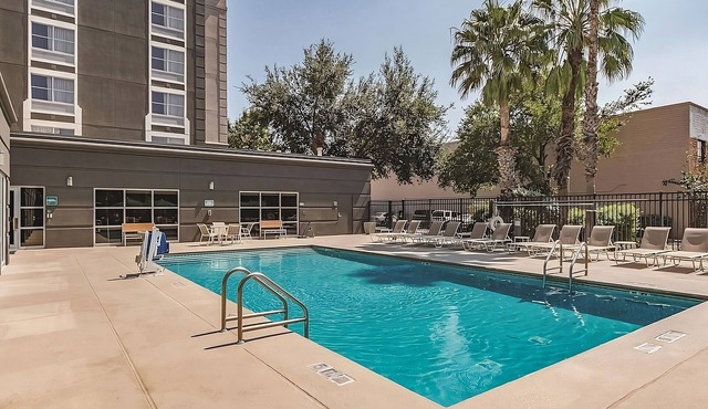 Jetted Tub Deluxe King Suite, Pet-Friendly, Near San Antonio Missions Park