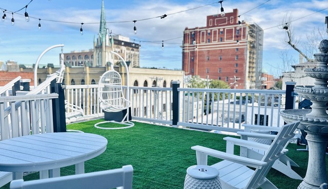 Jones St Penthouse with PRIVATE Rooftop & Spectacular Views ~ FREE Golf Cart