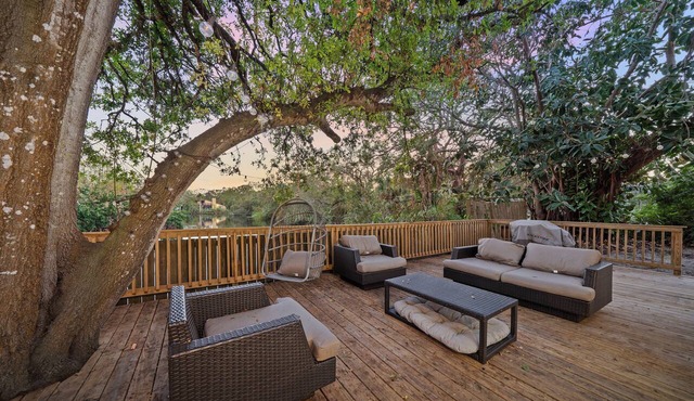 Jungle Nook | Waterfront + Grill + Large Back Deck