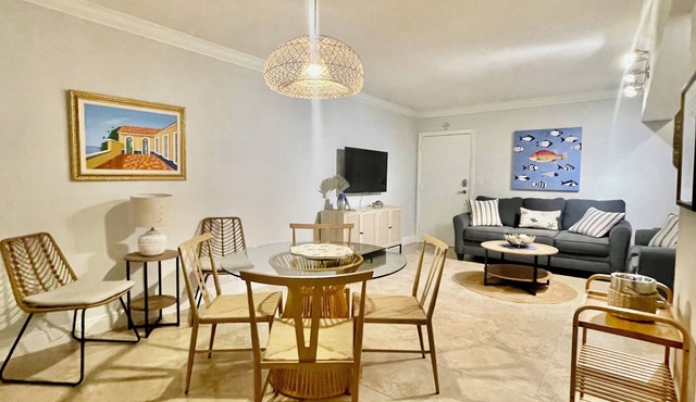 Key Biscayne Condo, 3 minute walk to the beach