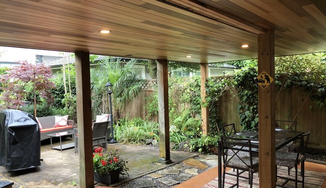 Kitsilano Garden Walk-Out 2 Bedroom
