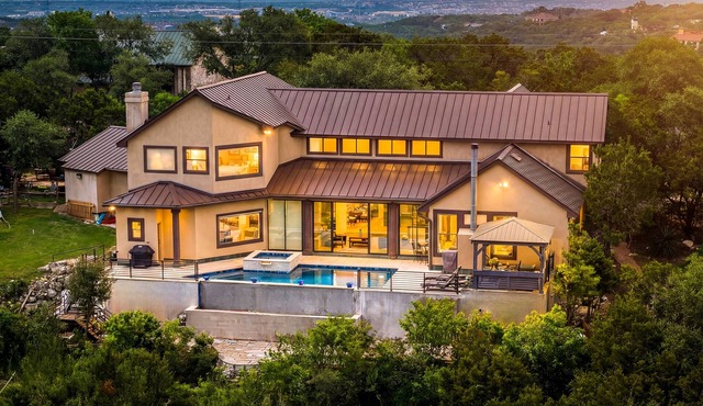 La Cresta: Luxury Hill Country Retreat with Private Pool & Amazing Views