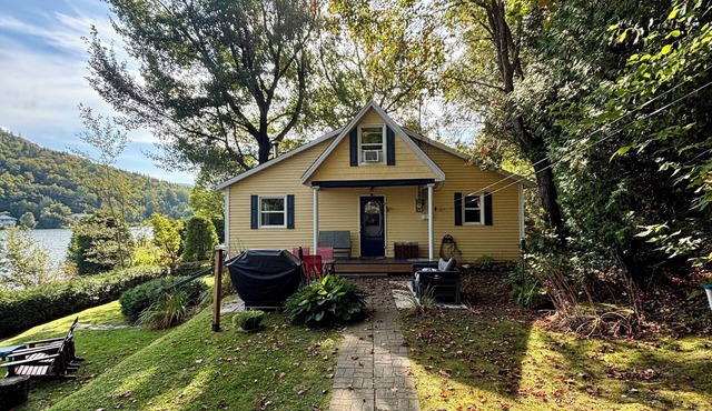 Lac Lippé Cottage – Kayak & Paddle Included