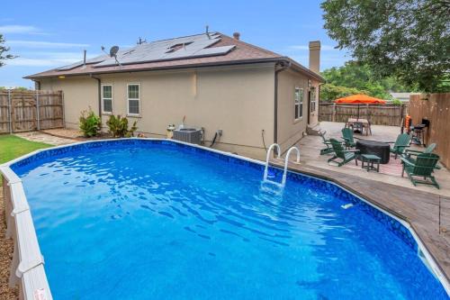 Lake-Area Retreat - Pool - Yard - Patio Games