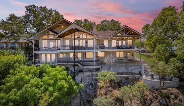 Lake Travis Views, Community Pool + Pickleball