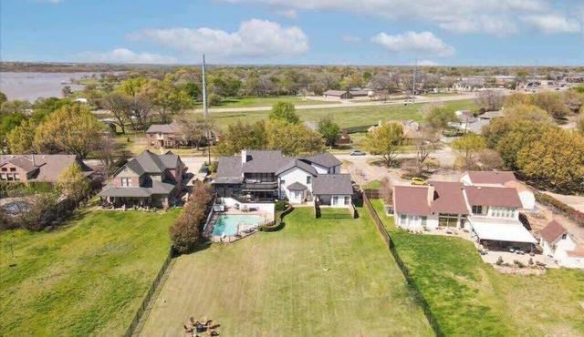 Lakefront Estate + Guest House | Pool & Hot Tub