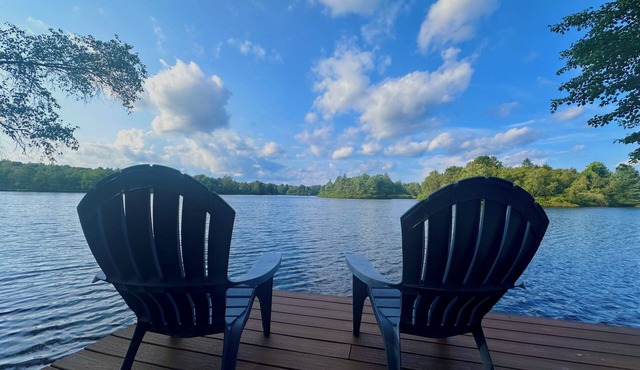 Lakefront House with Water Toys : close to Camelback, Kalahari, Casino, Hiking! in Long Pond
