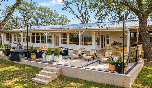 Lakefront Retreat | Hot Tub + Kayaks | Sleeps 20