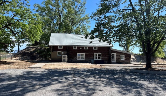 Lakehouse Chalet by the Beach!