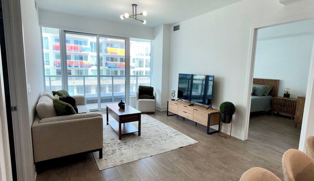 Lakeside 2 BR Condo at Friday Harbour | 1hr from GTA
