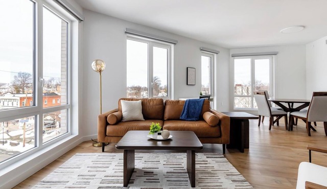 Landing | Amazing 2BD, Gym, Rooftop Lounge