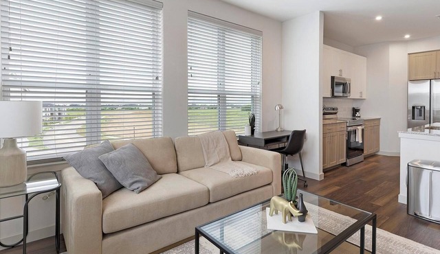 Landing | Chic 1BD, Pool, Gym