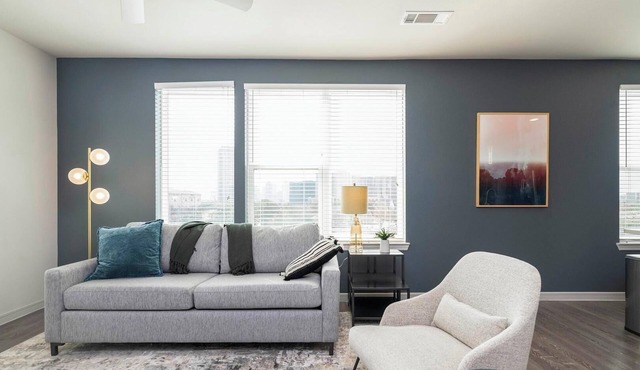 Landing | Chic 2BD, Yoga Studio, Pool
