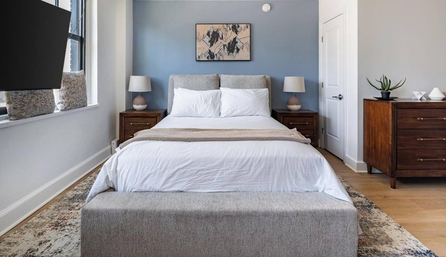 Landing | Chic Studio, Pool, Gym