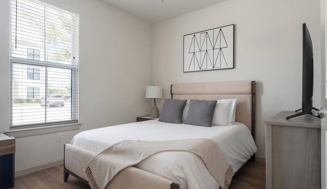 Landing | Incredible 1BD, Pool, Gym