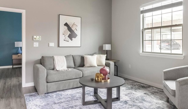 Landing | Modern 1BD, Pool, Gym